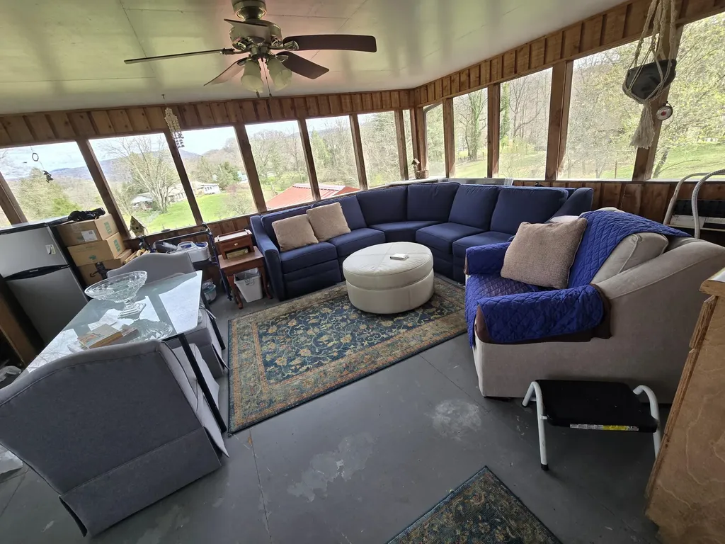 127 Alpine Middlesboro KY 40965