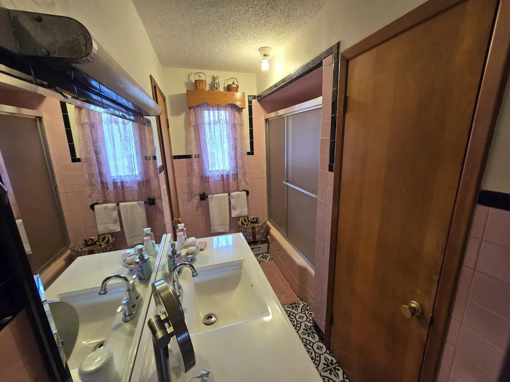 127 Alpine Middlesboro KY 40965