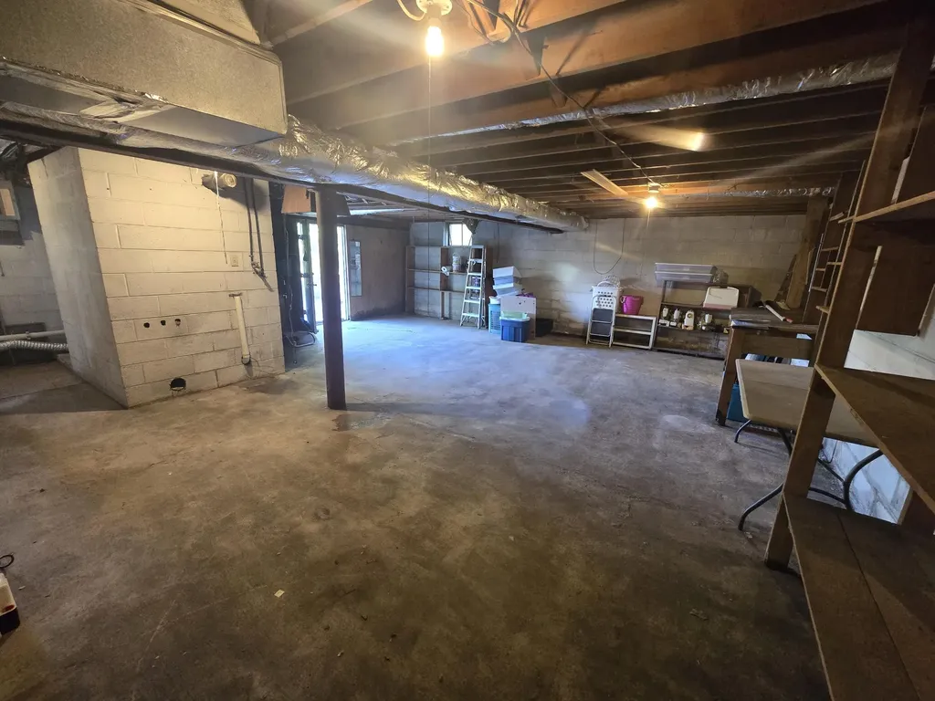 127 Alpine Middlesboro KY 40965