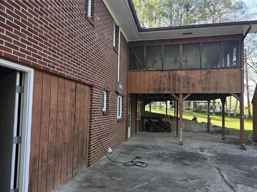 127 Alpine Middlesboro KY 40965