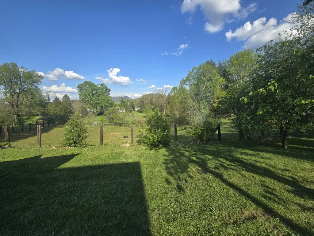 127 Alpine Middlesboro KY 40965