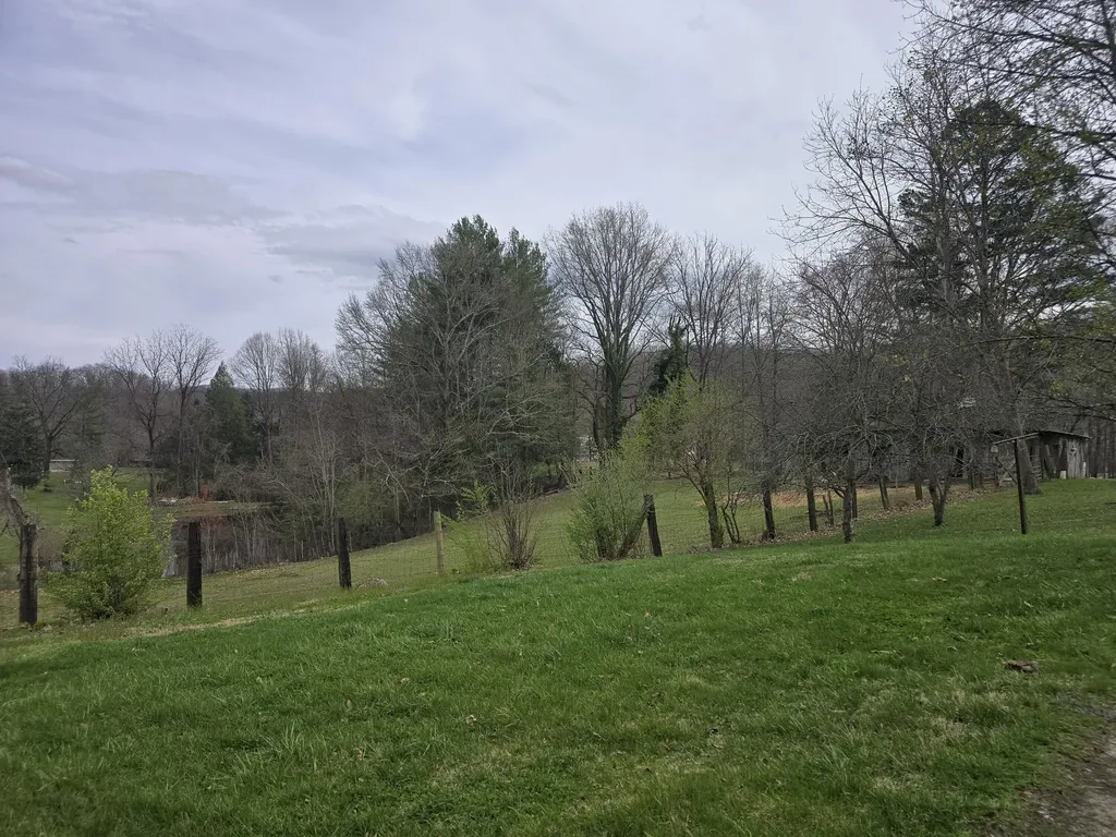 127 Alpine Middlesboro KY 40965