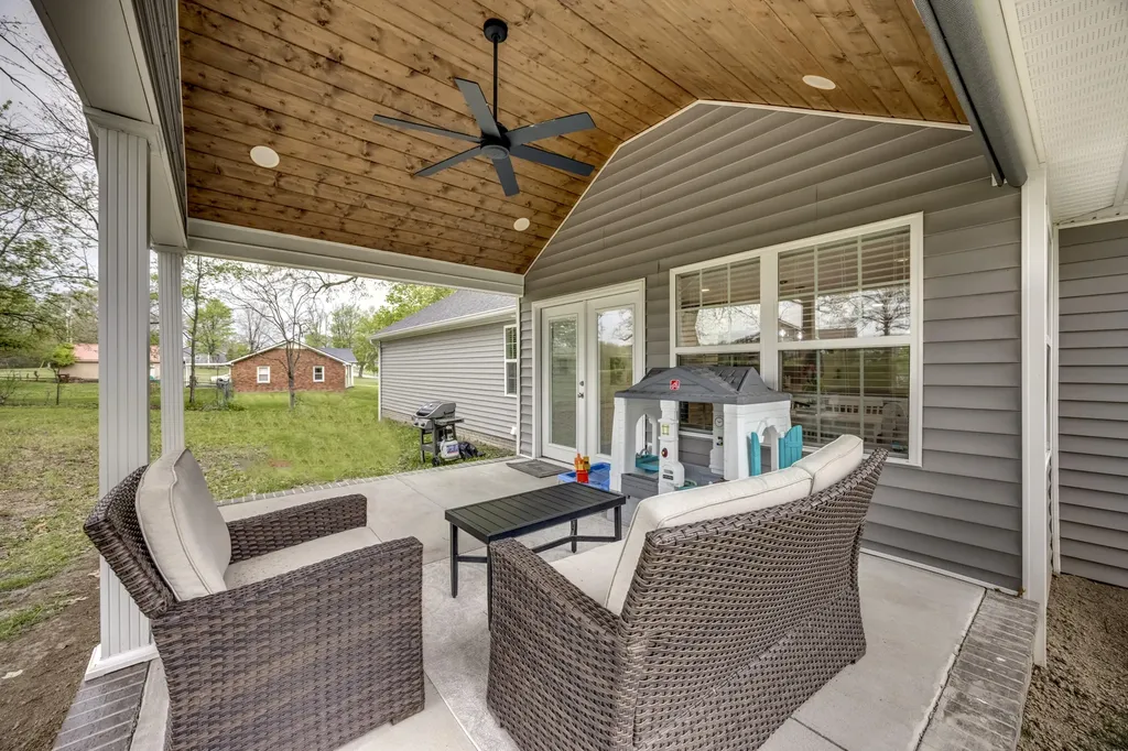 525 S Lucas Street Junction City KY 40440