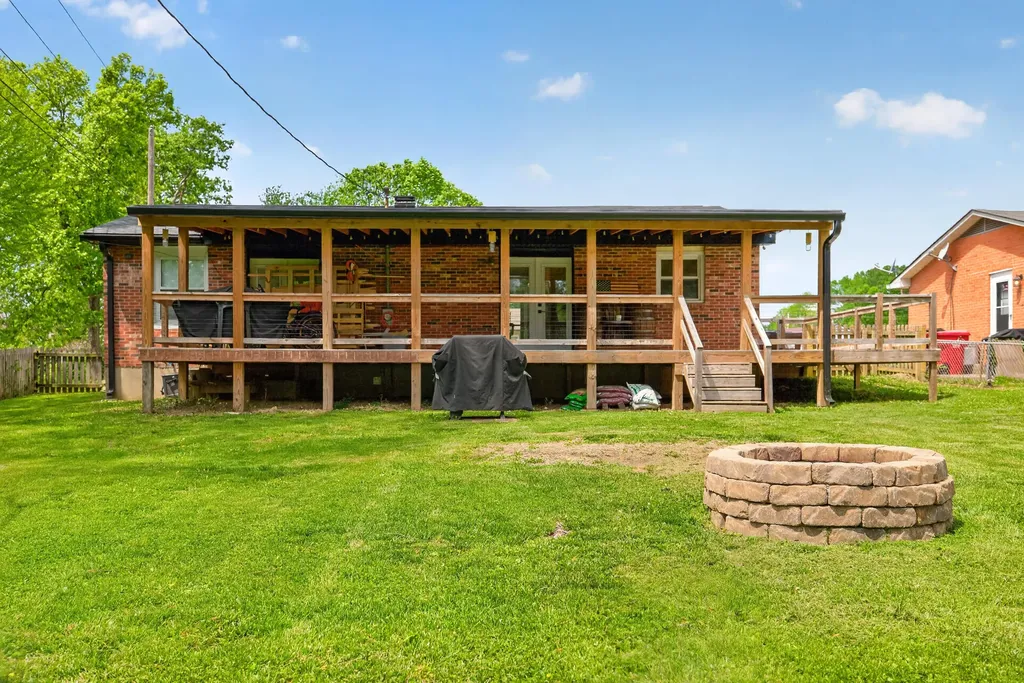 322 Laurel Lane Nicholasville KY 40356