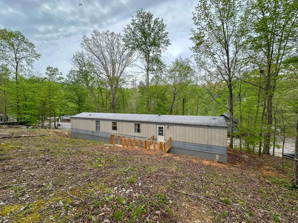 460 N Lake Drive Burnside KY 42519