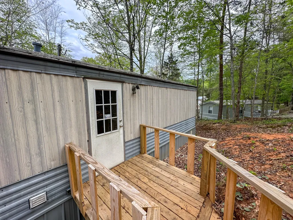 460 N Lake Drive Burnside KY 42519