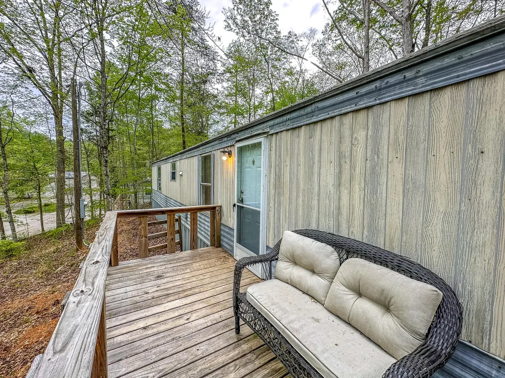460 N Lake Drive Burnside KY 42519