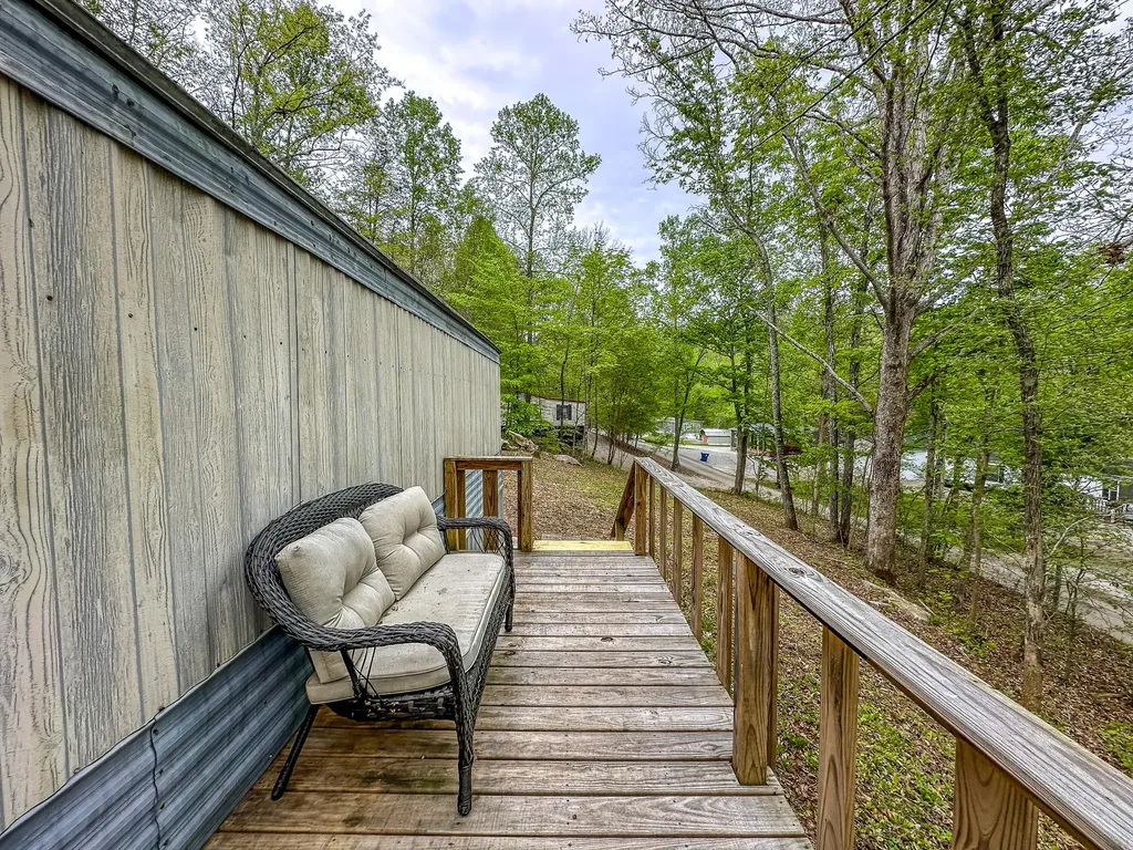 460 N Lake Drive Burnside KY 42519