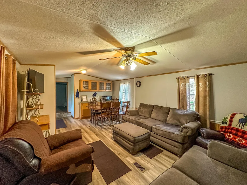 460 N Lake Drive Burnside KY 42519