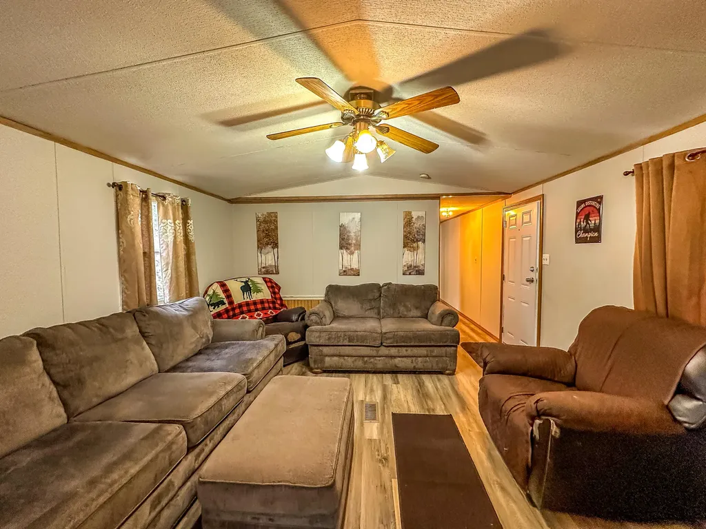 460 N Lake Drive Burnside KY 42519