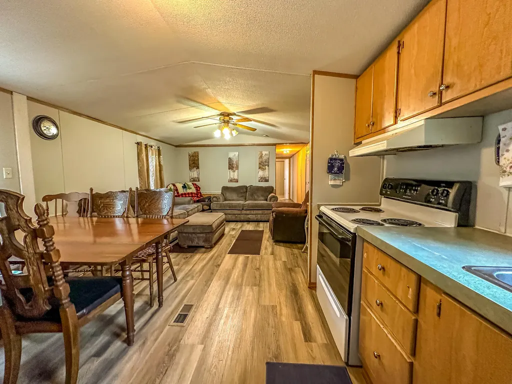 460 N Lake Drive Burnside KY 42519
