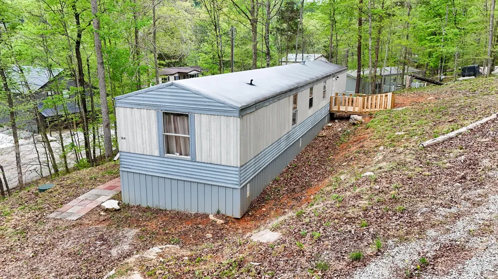 460 N Lake Drive Burnside KY 42519
