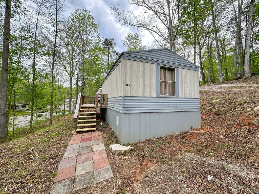 460 N Lake Drive Burnside KY 42519