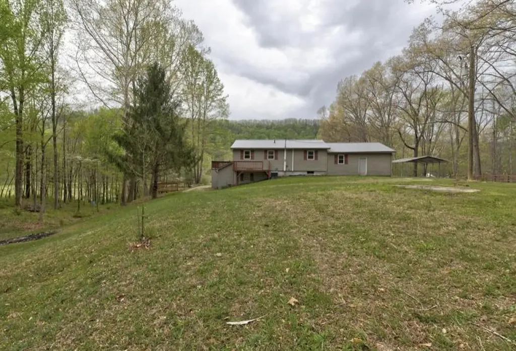 6130 Hardwicks Creek Road Clay City KY 40312
