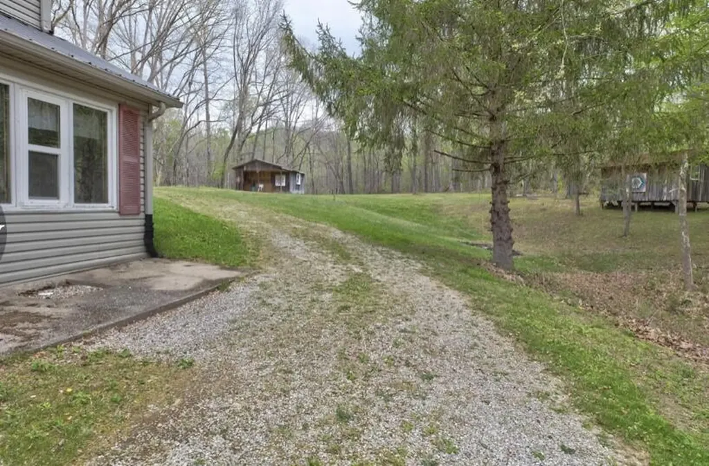 6130 Hardwicks Creek Road Clay City KY 40312