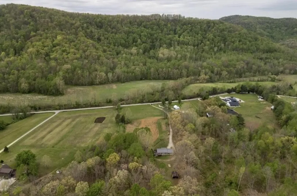 6130 Hardwicks Creek Road Clay City KY 40312
