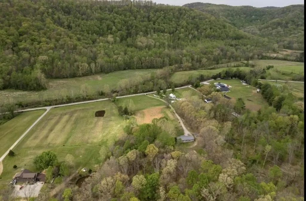 6130 Hardwicks Creek Road Clay City KY 40312