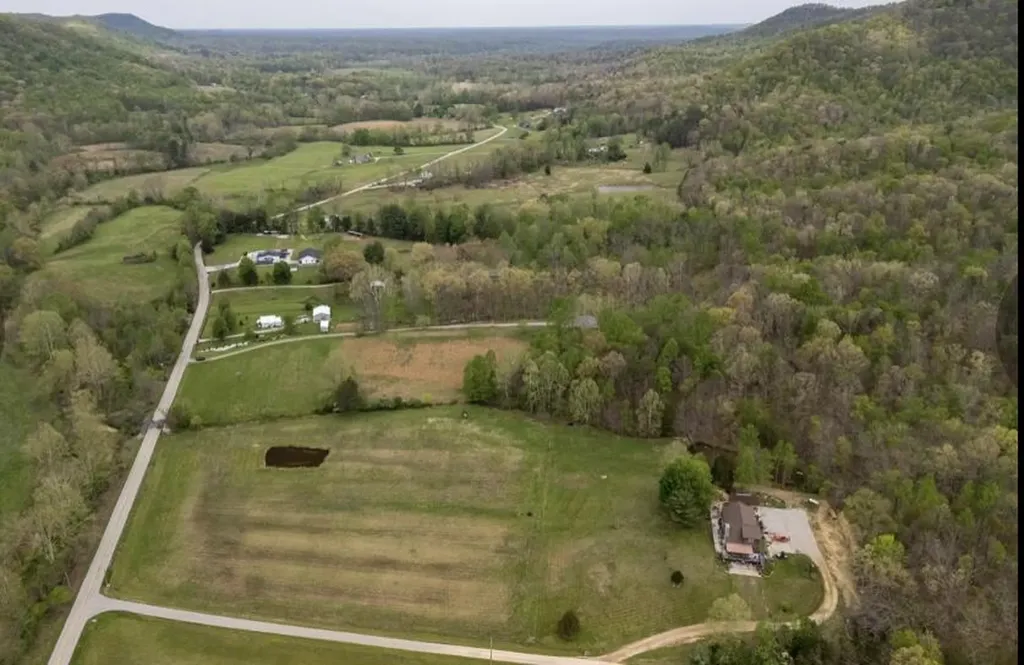 6130 Hardwicks Creek Road Clay City KY 40312