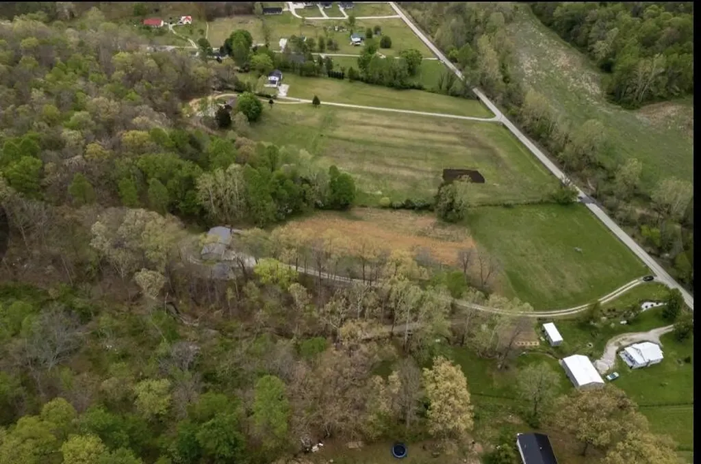 6130 Hardwicks Creek Road Clay City KY 40312
