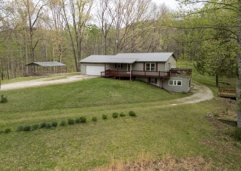 6130 Hardwicks Creek Road Clay City KY 40312