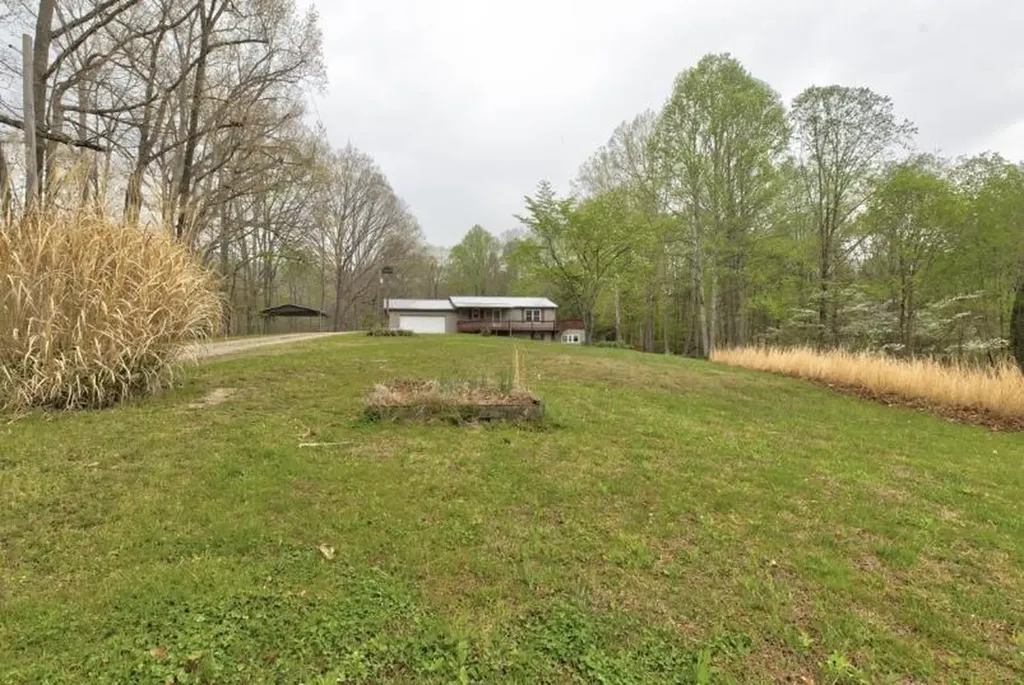 6130 Hardwicks Creek Road Clay City KY 40312