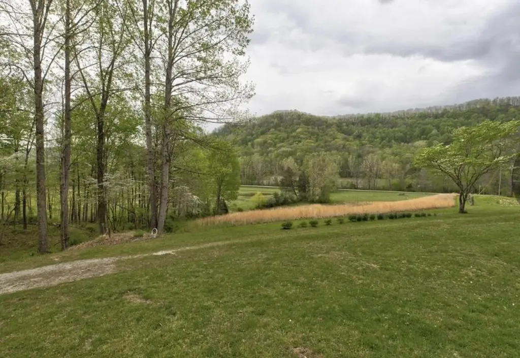 6130 Hardwicks Creek Road Clay City KY 40312
