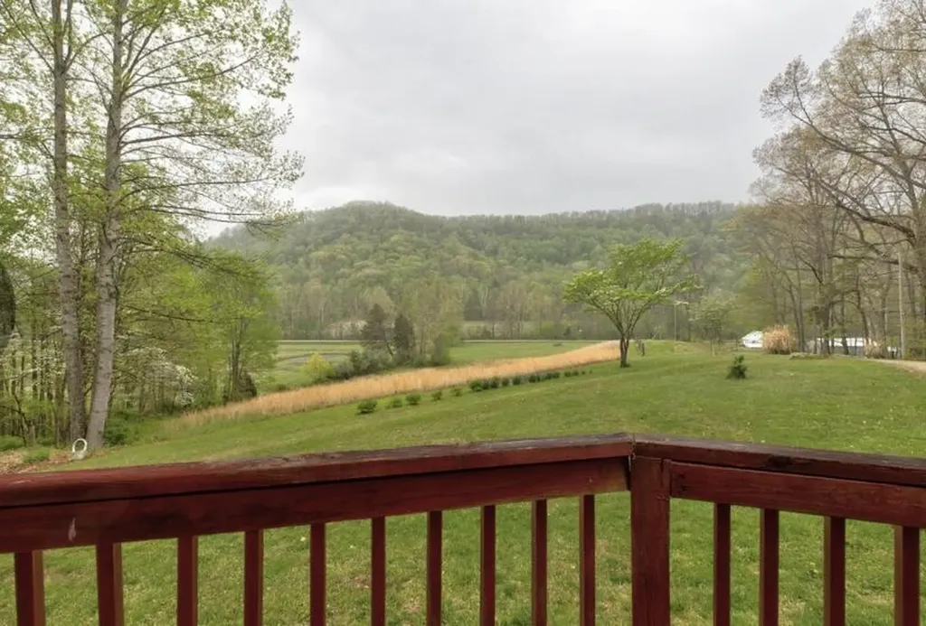 6130 Hardwicks Creek Road Clay City KY 40312