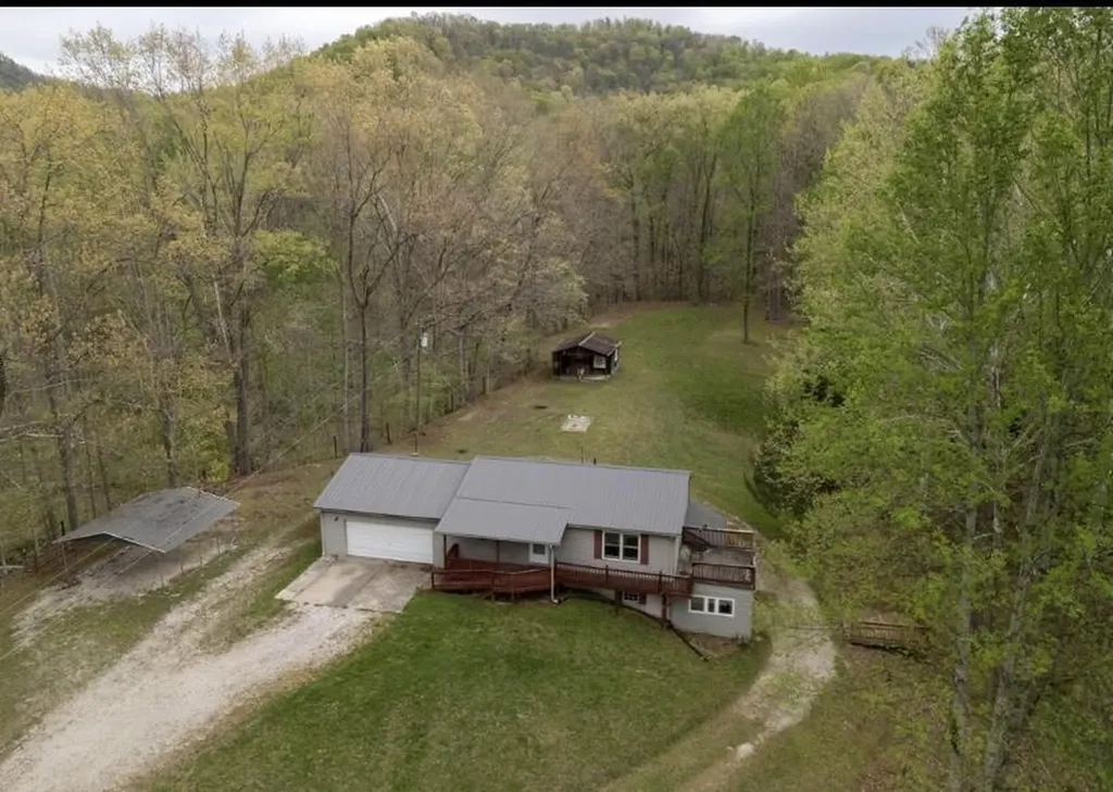 6130 Hardwicks Creek Road Clay City KY 40312