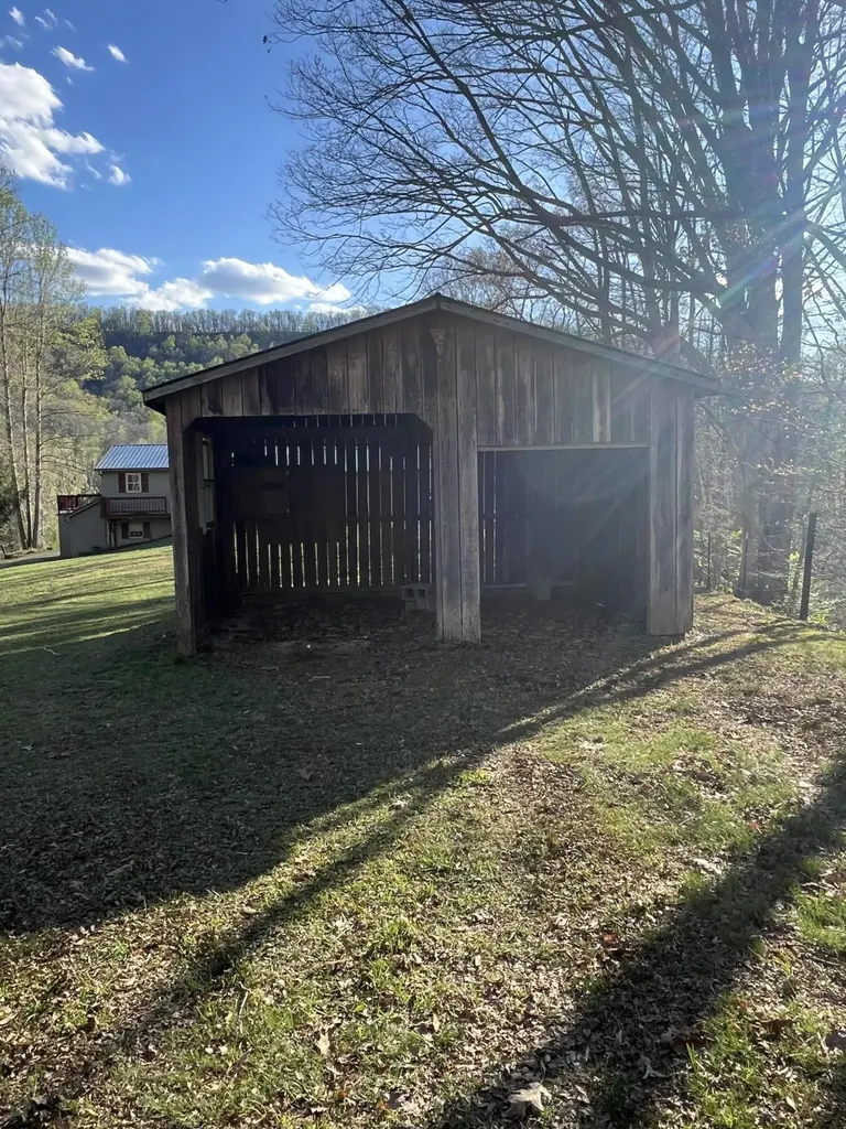 6130 Hardwicks Creek Road Clay City KY 40312