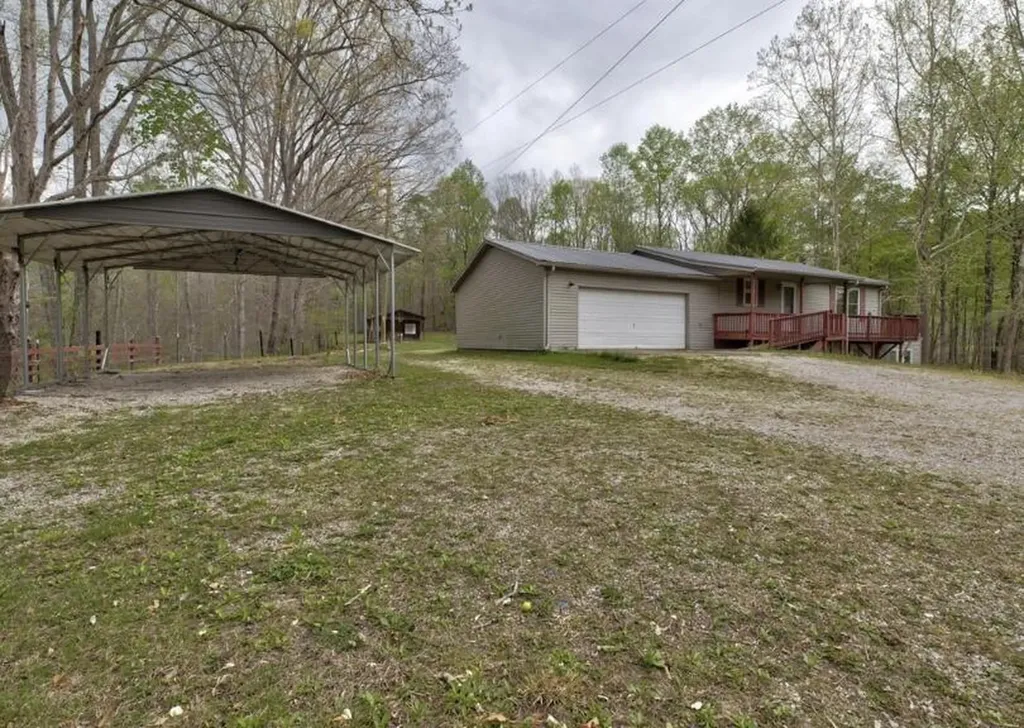 6130 Hardwicks Creek Road Clay City KY 40312