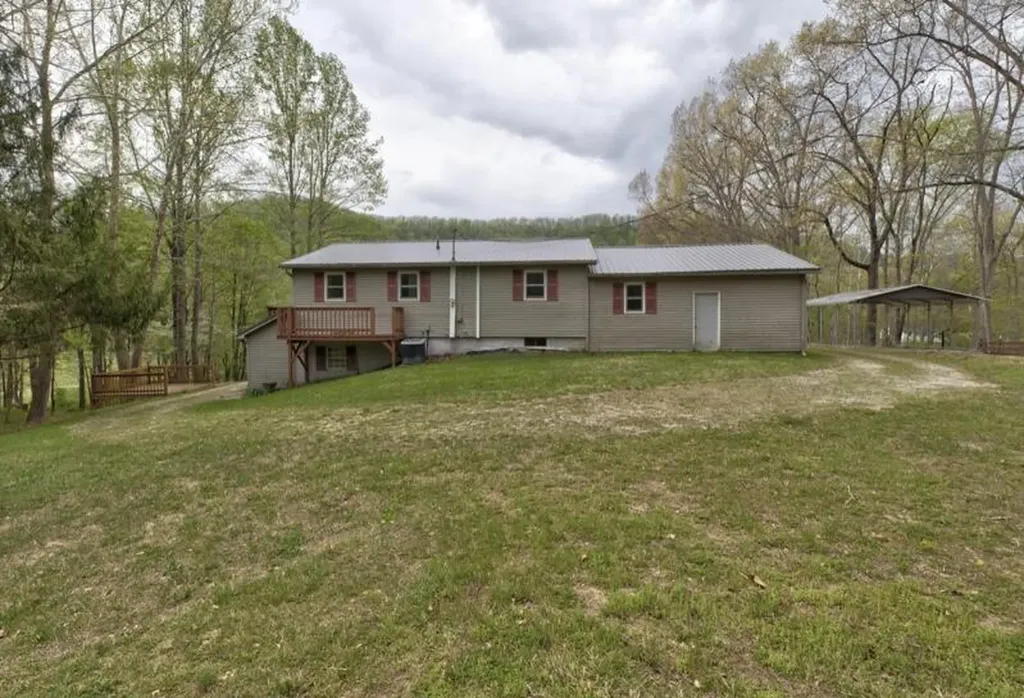 6130 Hardwicks Creek Road Clay City KY 40312