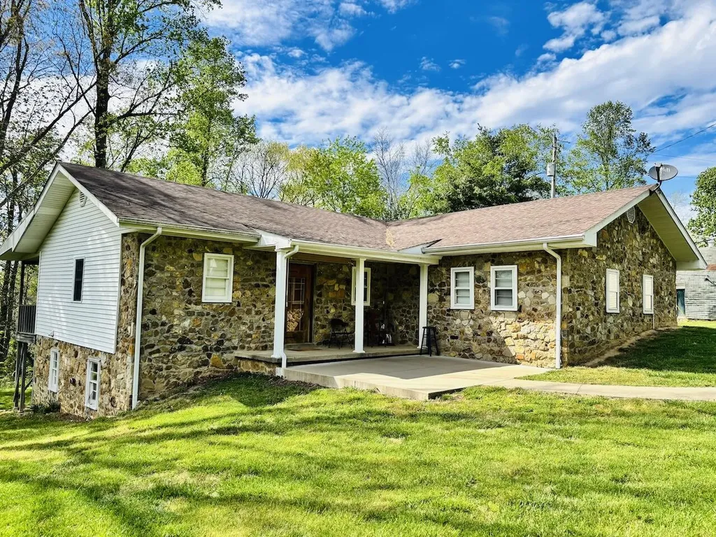 1265 Thornton Road Russell Springs KY 42642