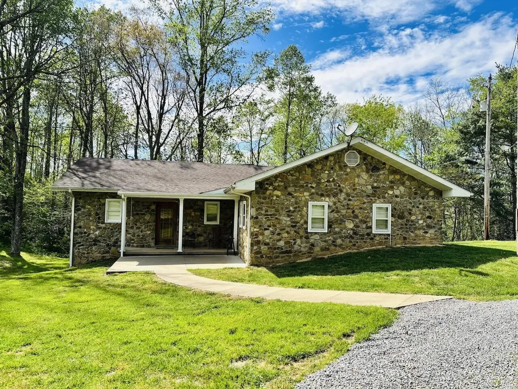 1265 Thornton Road Russell Springs KY 42642