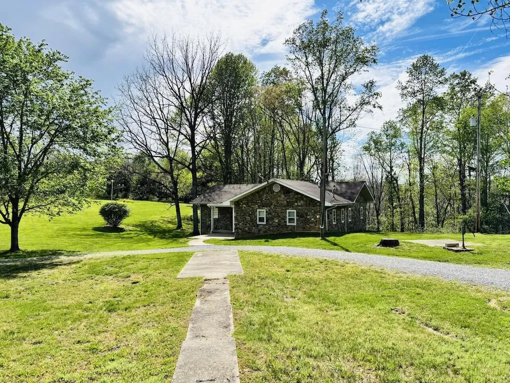 1265 Thornton Road Russell Springs KY 42642