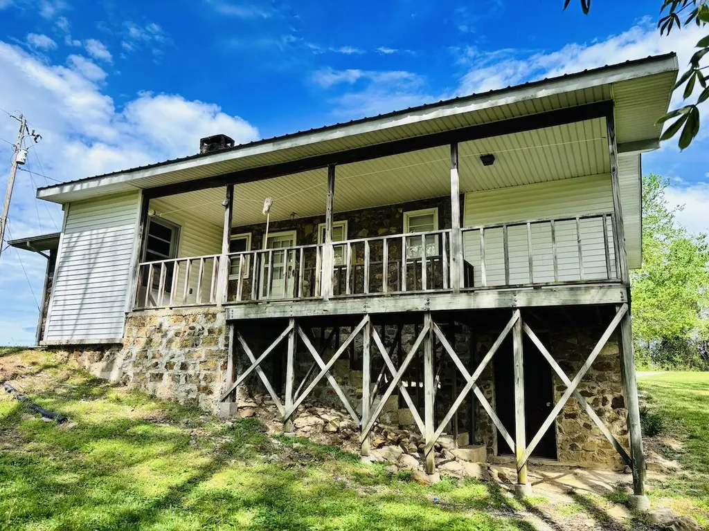 1265 Thornton Road Russell Springs KY 42642