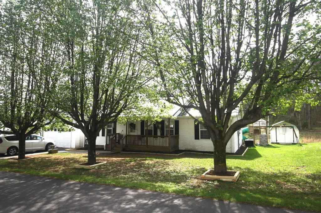 1742 Jackson County High School Road Mckee KY 40447