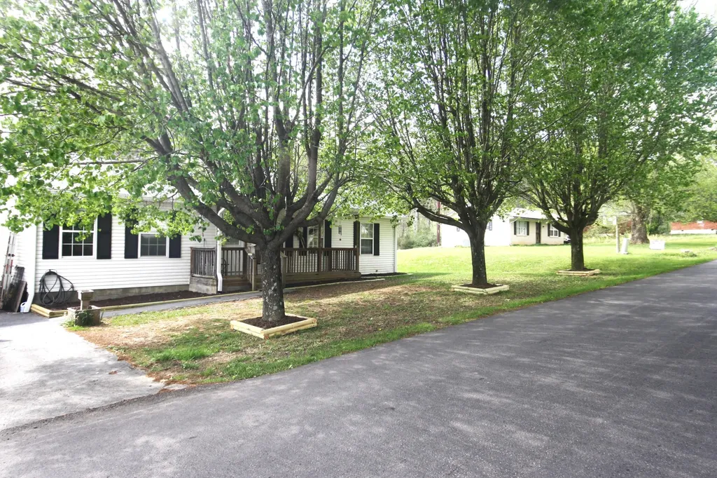 1742 Jackson County High School Road Mckee KY 40447