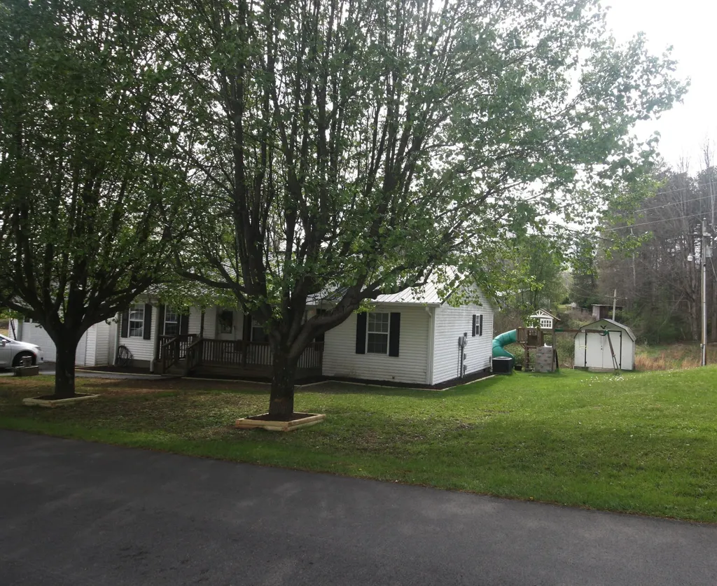 1742 Jackson County High School Road Mckee KY 40447