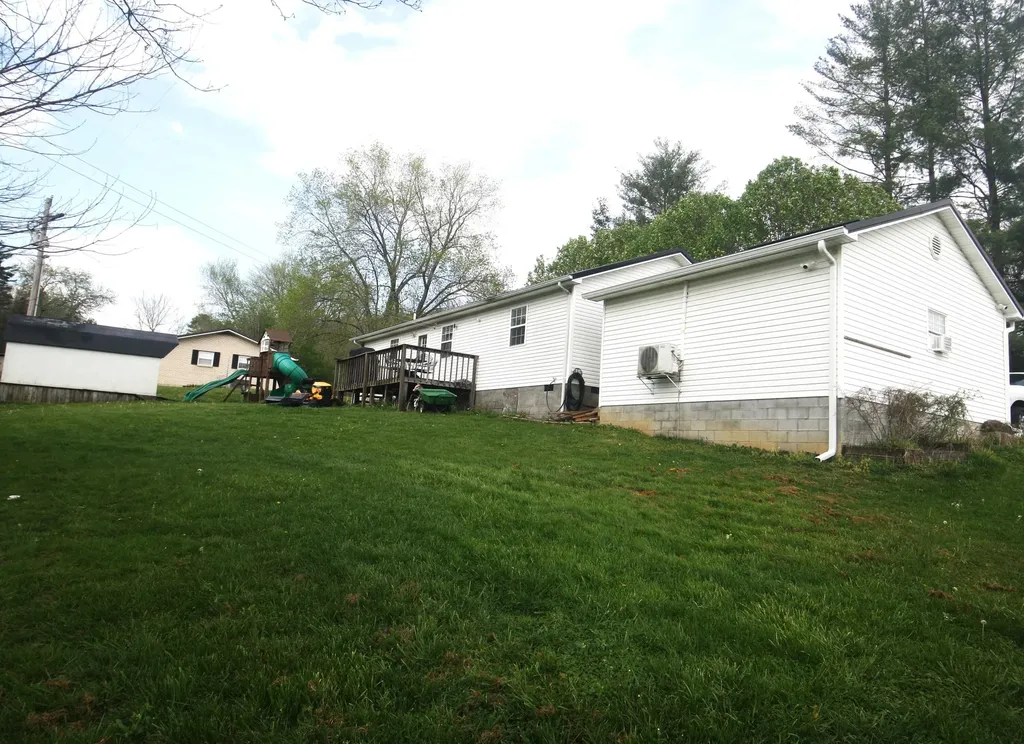 1742 Jackson County High School Road Mckee KY 40447