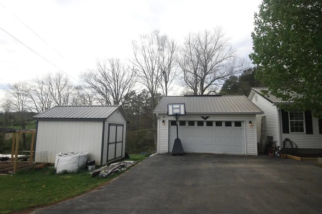 1742 Jackson County High School Road Mckee KY 40447