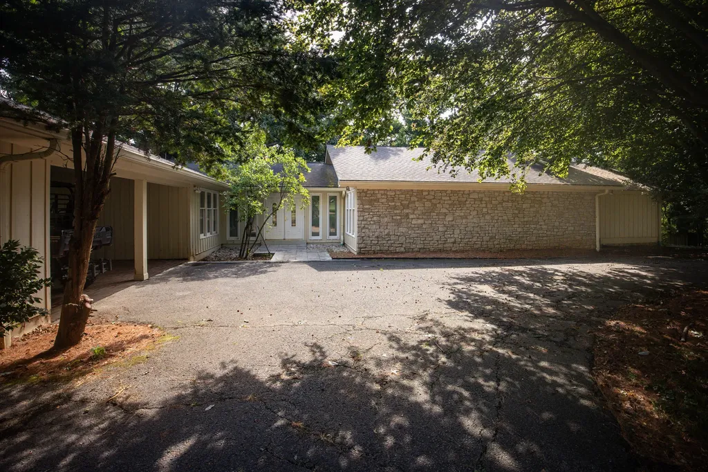 4462 Mount Horeb Pike Lexington KY 40511
