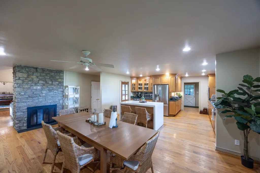 4462 Mount Horeb Pike Lexington KY 40511