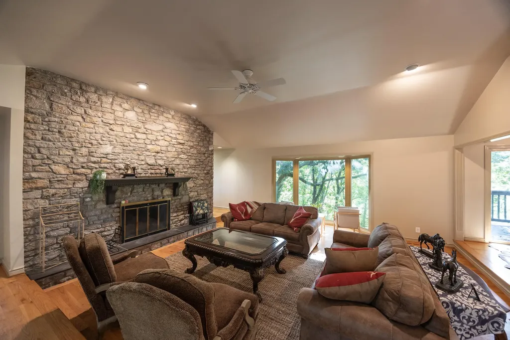 4462 Mount Horeb Pike Lexington KY 40511