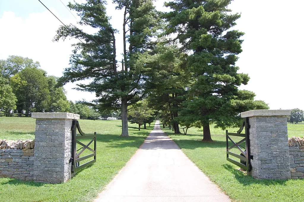 4462 Mount Horeb Pike Lexington KY 40511
