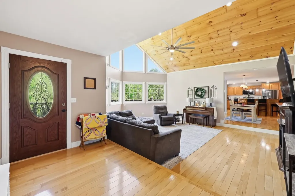 60 Crooked Hill Road London KY 40741