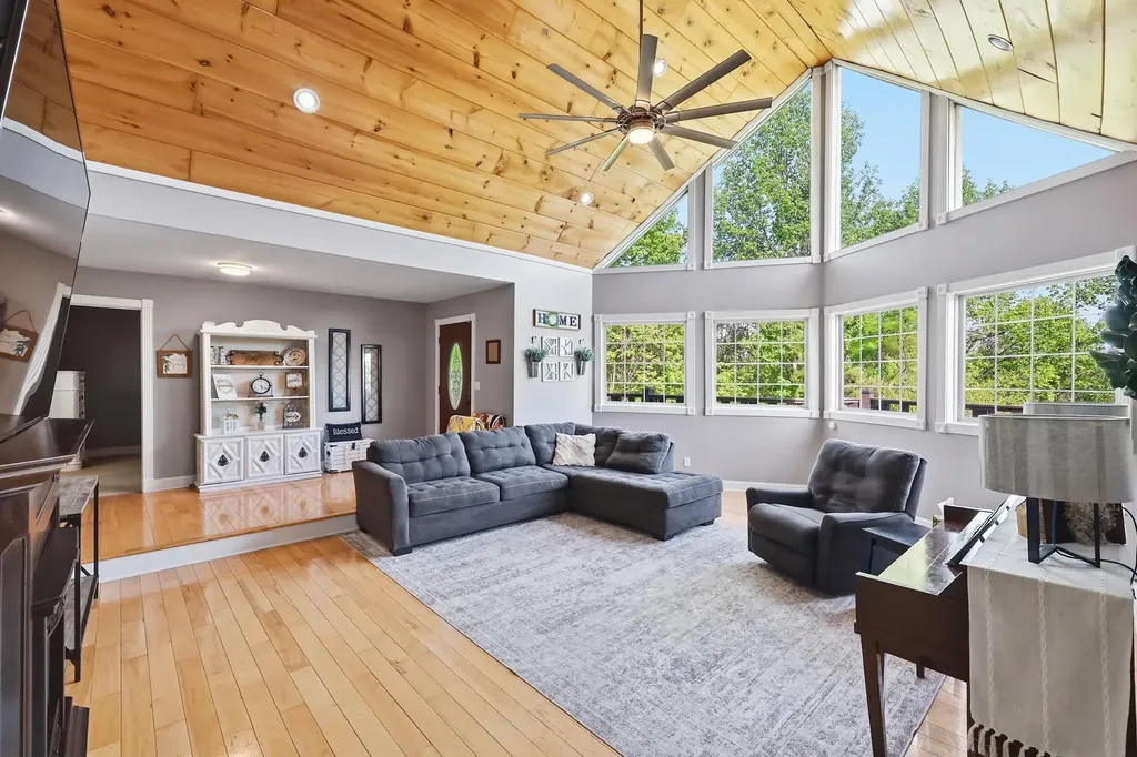 60 Crooked Hill Road London KY 40741