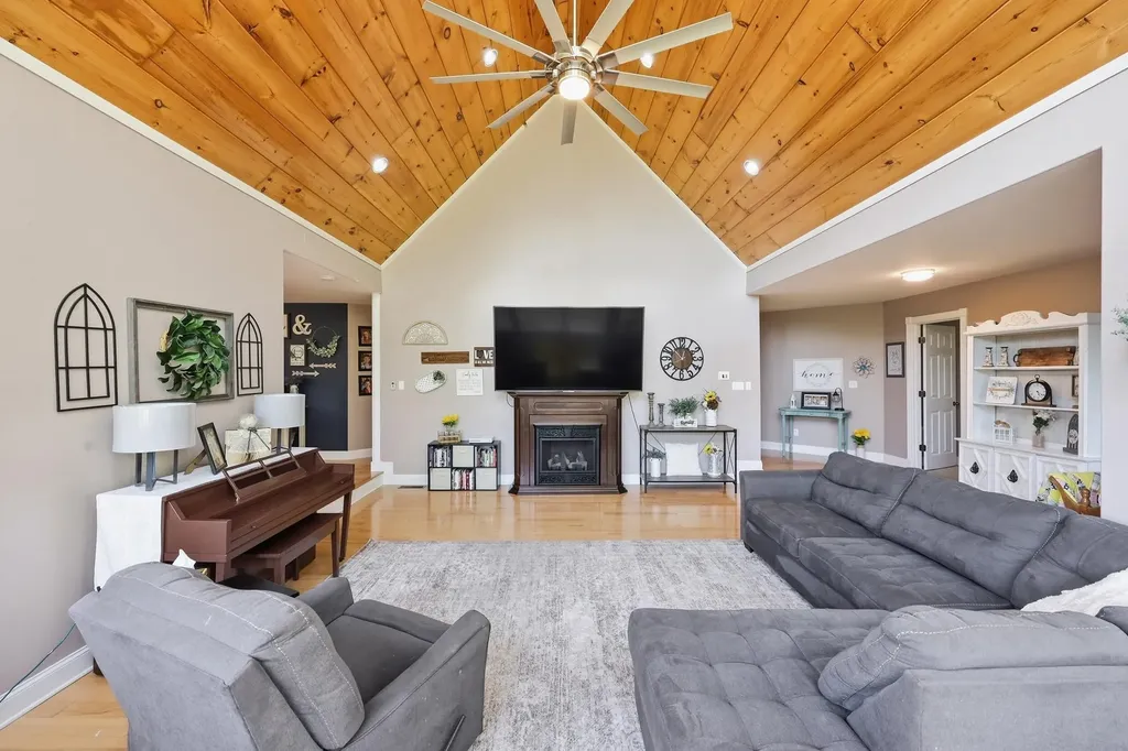 60 Crooked Hill Road London KY 40741
