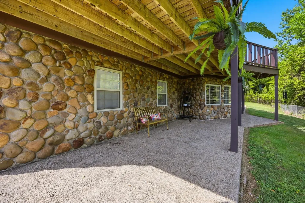 60 Crooked Hill Road London KY 40741