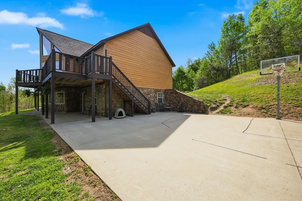 60 Crooked Hill Road London KY 40741