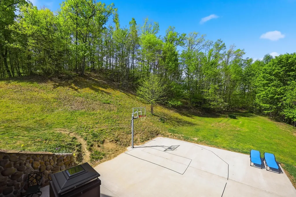 60 Crooked Hill Road London KY 40741